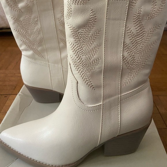 Sephira Heeled Western Boot - Picture 3 of 7